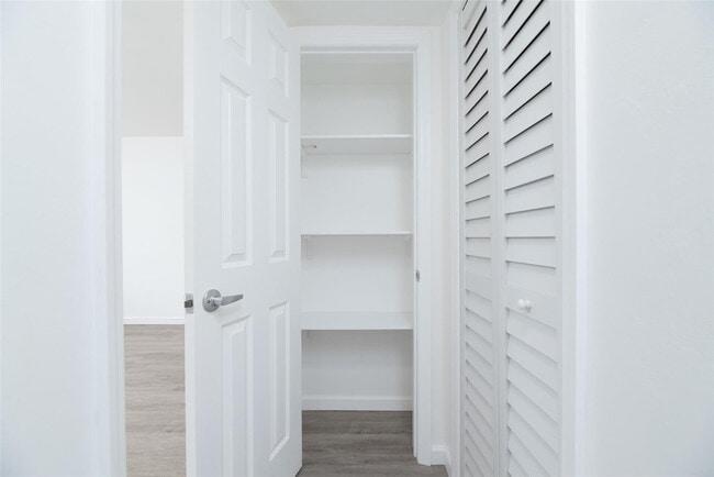 Building Photo - 1401 NE 17th Ct