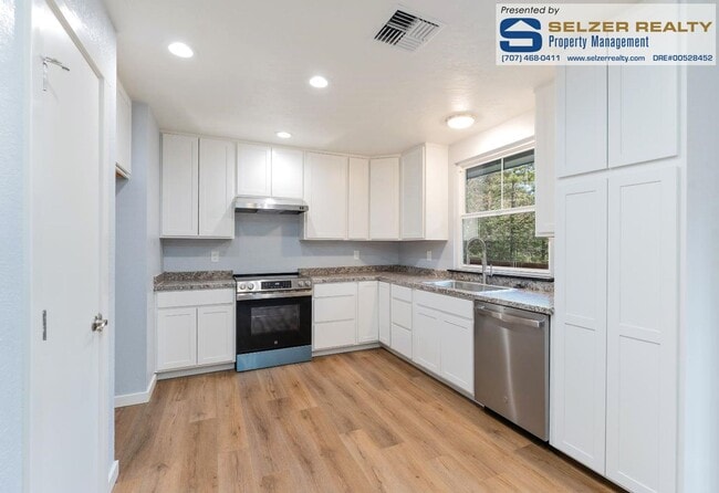 Building Photo - 25053 Robin Cir
