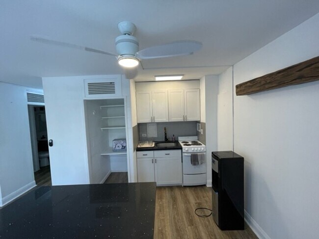 Building Photo - Cute Studio Waikiki- Furnished/ ALL Utilti...