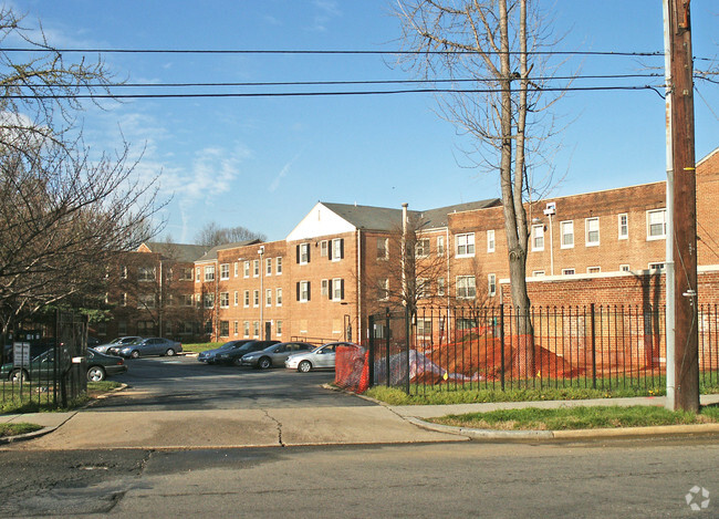 Building Photo - Mayfair Mansions