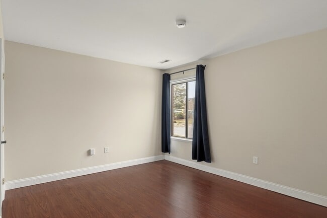 Building Photo - 10596 Twin Rivers Rd