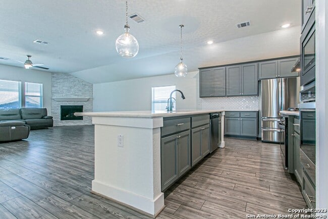 Building Photo - Stunning One-Story Living in Vintage Oaks – 3-Car Garage & Resort-Style Amenities