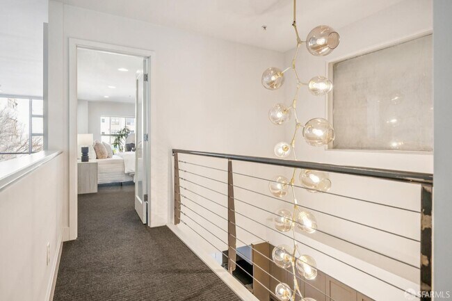 Building Photo - 142 Russ St