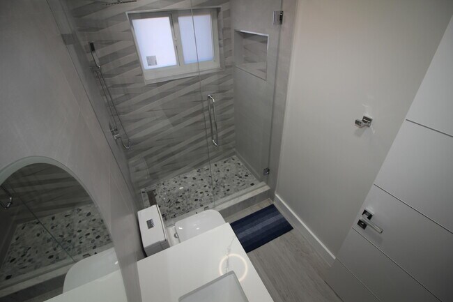 Building Photo - 2548 SE 14th St