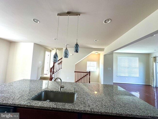 Building Photo - 200 Marina View Ct
