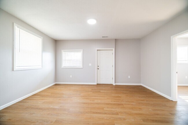 Building Photo - Updated 3 Bedroom Home for Rent! Large Yard and Freshly Remodeled!