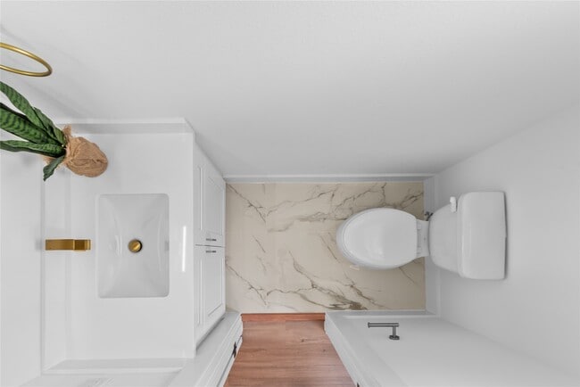 Building Photo - 6186 Eastland St