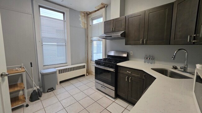 Building Photo - 23 Sherman Pl