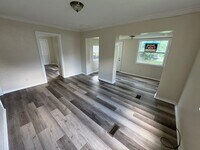 Building Photo - Historic District 2BR/1BA Home Built For Q...