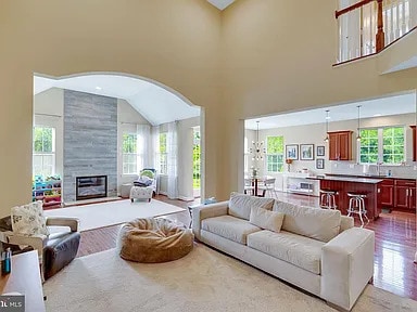 Building Photo - A stunning end-unit carriage home with an ...