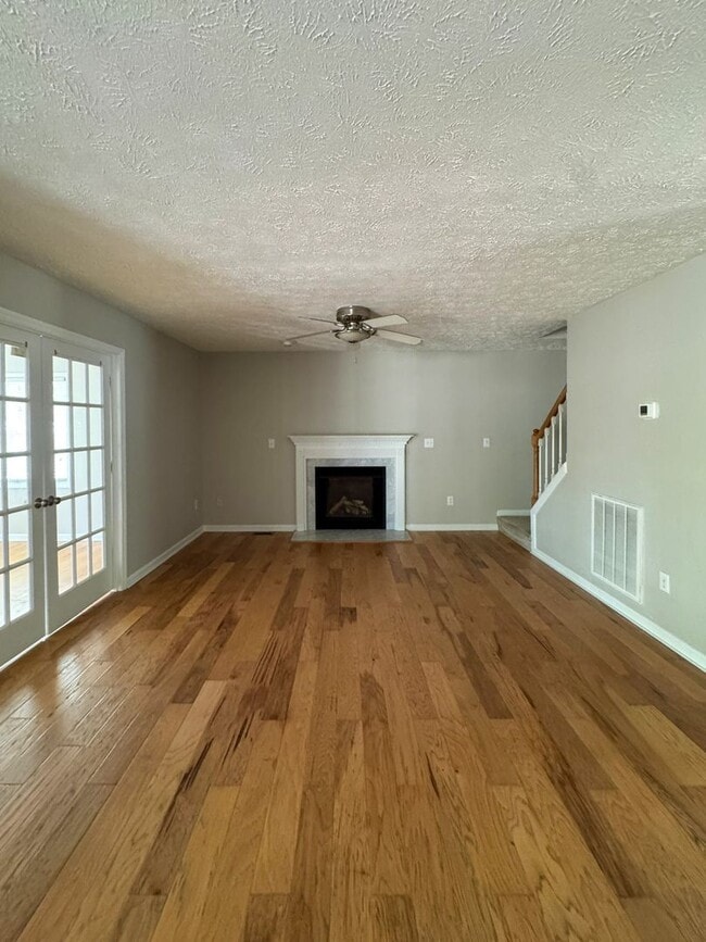 Building Photo - Spacious 4 Bed 2.5 Bath Home in Carolina Lakes