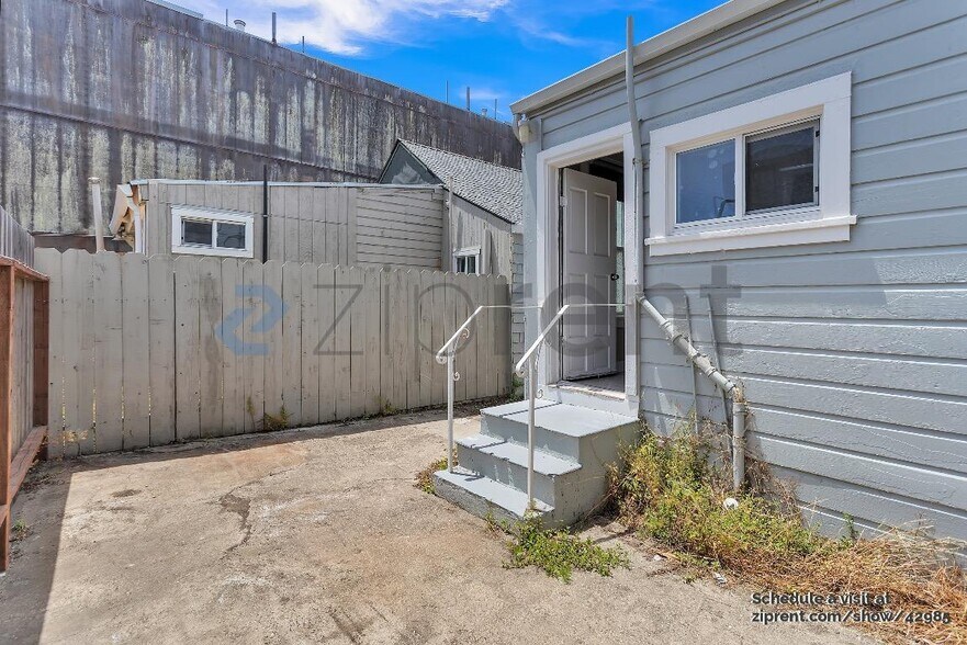 Building Photo - 1362 48th Ave