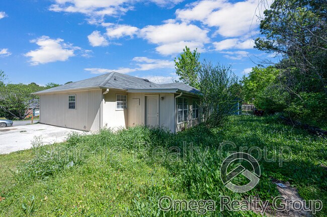 Building Photo - 6749 Lakes Edge Ln