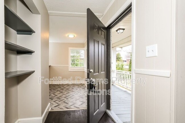 Building Photo - 805 W Twenty-Fifth St