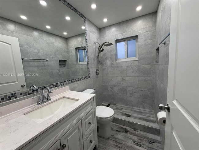 Building Photo - 3159 W 73rd Pl