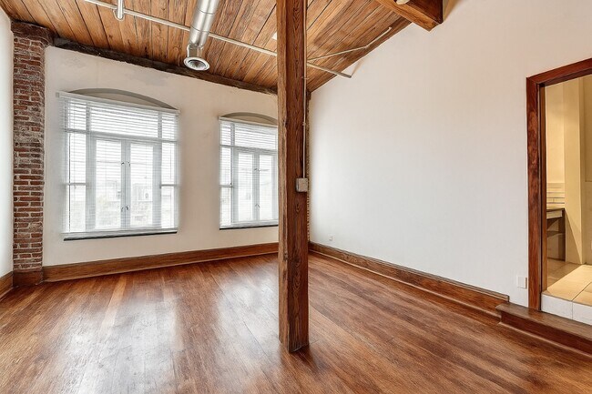 Building Photo - 161 Mangum St SW
