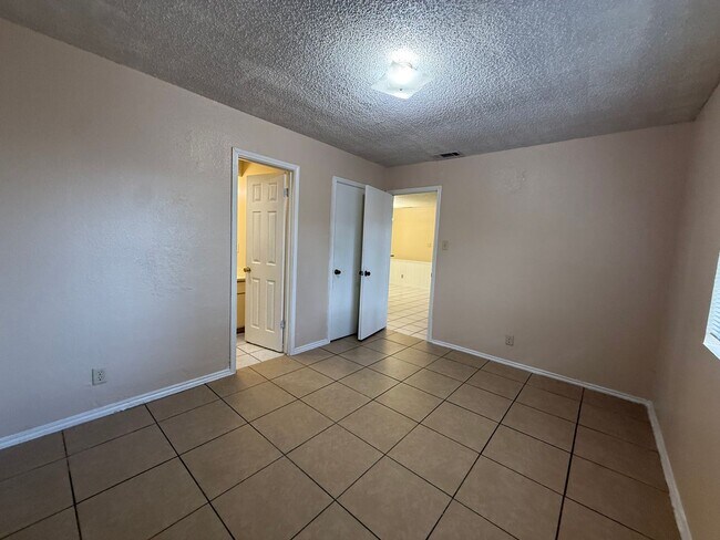 Building Photo - 11606 Castle Rock Ct