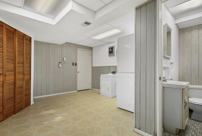 Building Photo - 5612 Massachusetts Ave