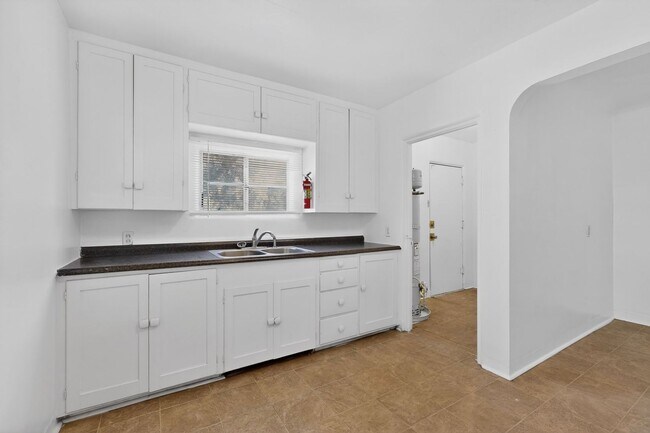Building Photo - 1409-1409 Hazeldine Ave SE