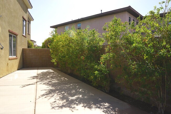 Building Photo - 35579 Domani Dr