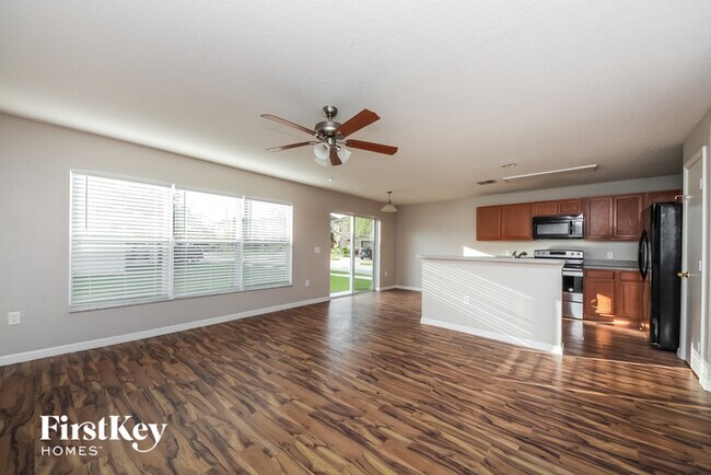 Building Photo - 227 Verdi St