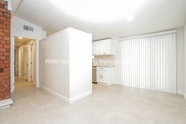 Building Photo - Spacious 4-Bed, 2-Bath Home with Large Bac...