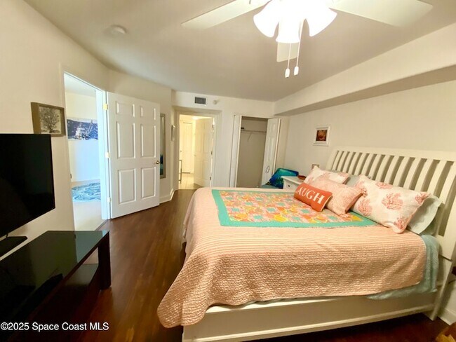 Building Photo - 732 Bayside Dr