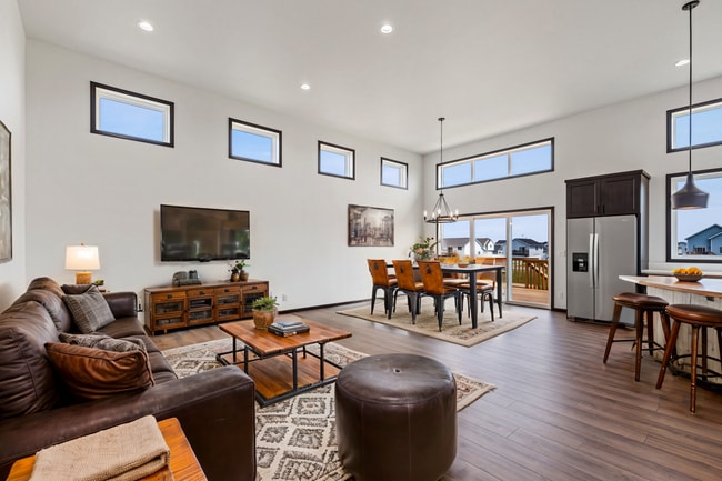 Building Photo - 4-bedroom, 3-bathroom Horace Single-Family Home w/ 3 Stall Garage