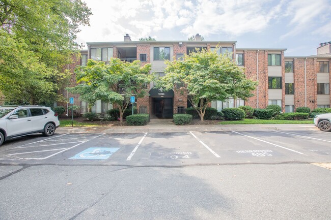 Primary Photo - Lovely 2 BR/2 BA Condo in Germantown!