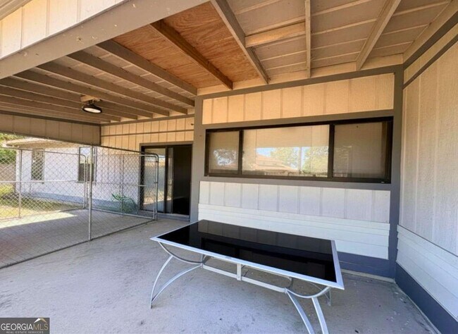 Building Photo - 142 Woodvalley Ct