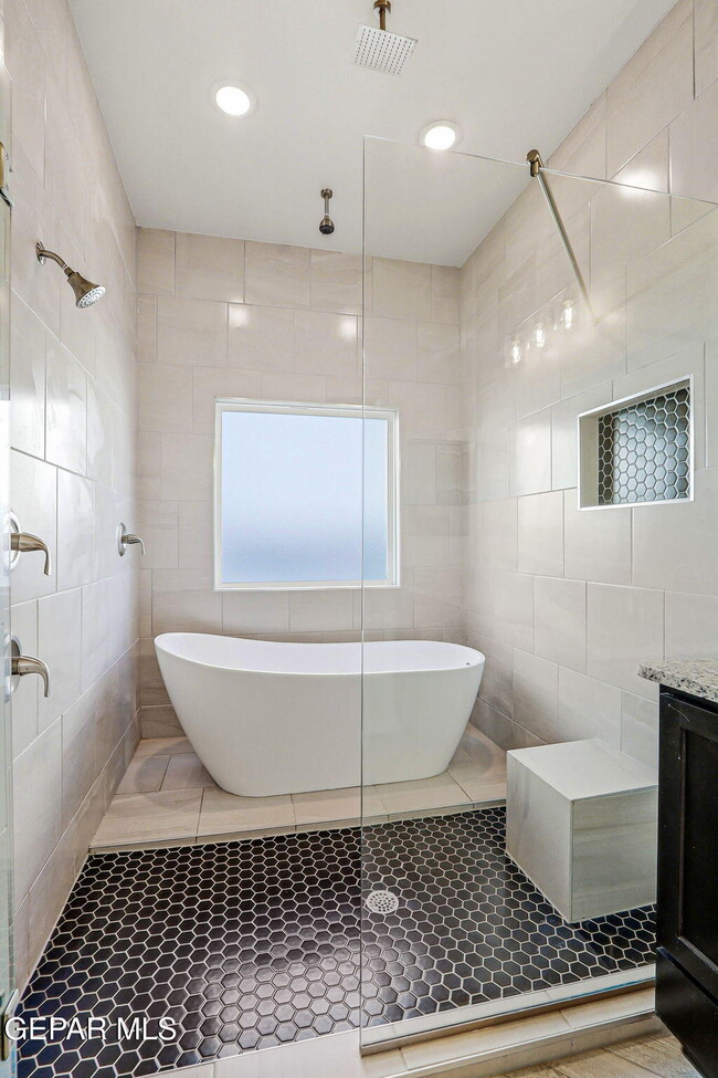 Building Photo - 925 Louisiana Downs Ave