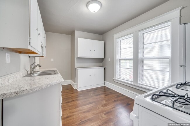 Building Photo - 328 Parkway Ave