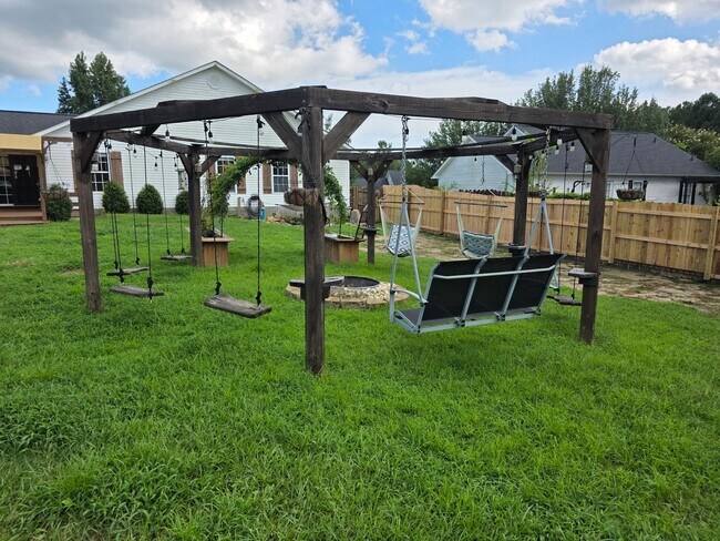 Building Photo - 200 Flagstone Ln