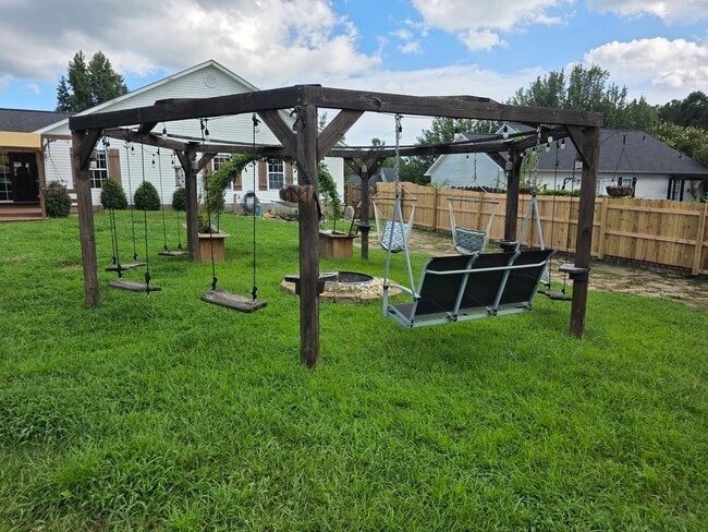 Building Photo - 212 Quarterhorse Lane