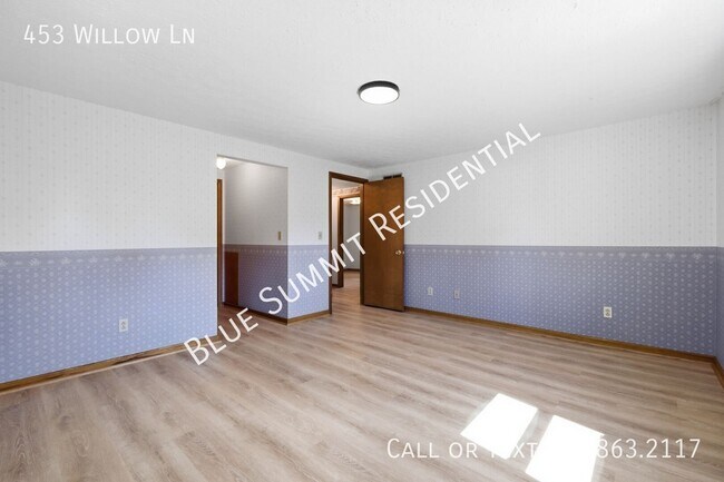 Building Photo - 453 Willow Ln