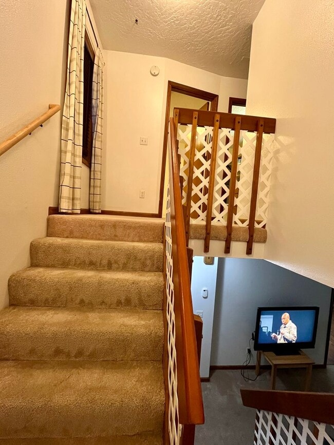 Building Photo - Cat friendly condo for rent in University West