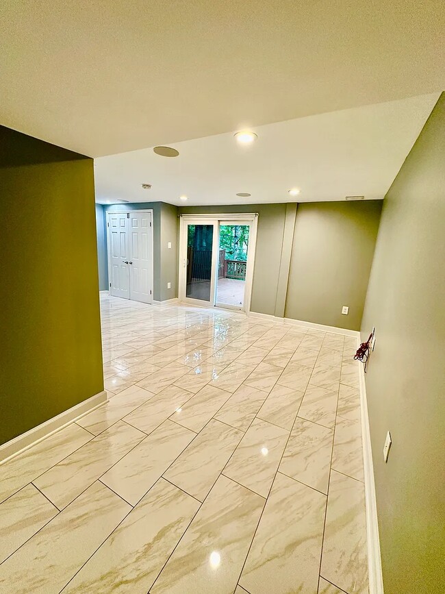 Building Photo - 2453 Alsop Ct