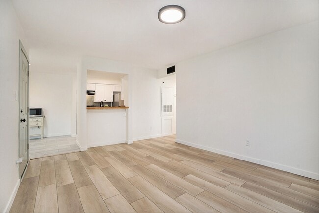 Building Photo - 3300 Pebblebrook Dr