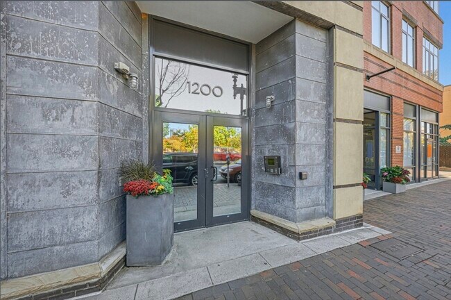 Building Photo - 1200 Washington St