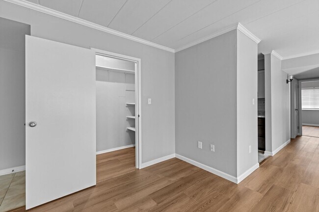 Building Photo - Welcome to modern living in the heart of Ghent!