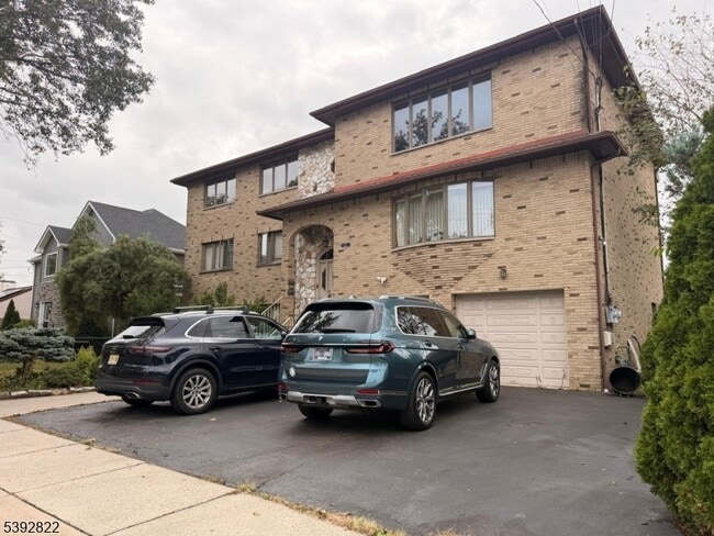 Building Photo - 29 La Salle Ave