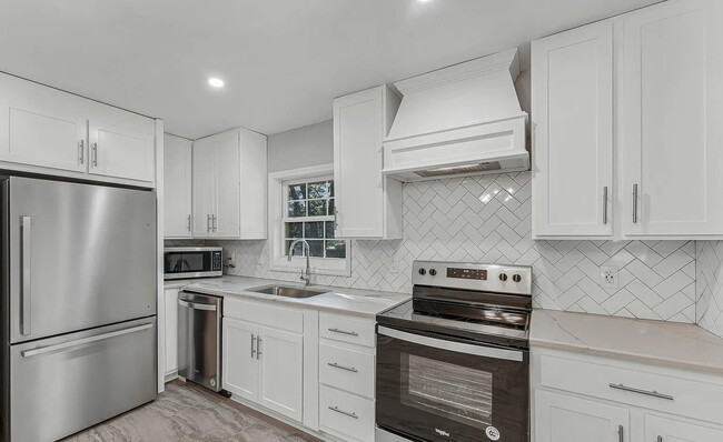 Building Photo - Coming soon, Section 8 Welcome!!! "Ranch style 3-Bed, 2-Bath Gem with 1,344 Sq Ft in Huntsville's...