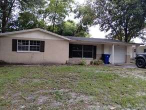 Building Photo - Spacious 3 Bedroom, 2 Bathroom Home for Rent in New Port Richey!