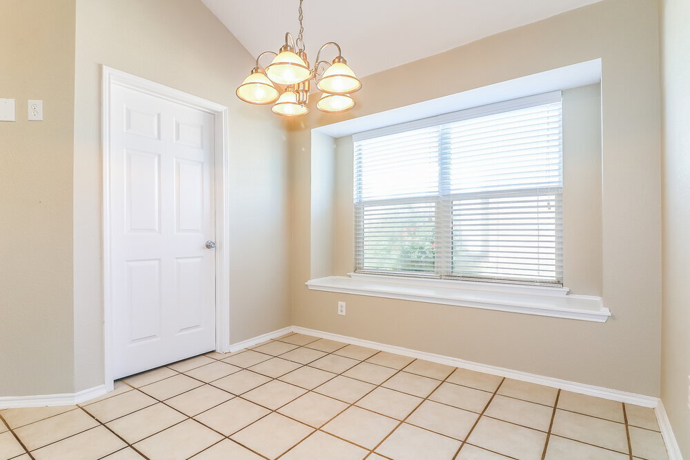 Building Photo - 3020 Meadowbrook Dr