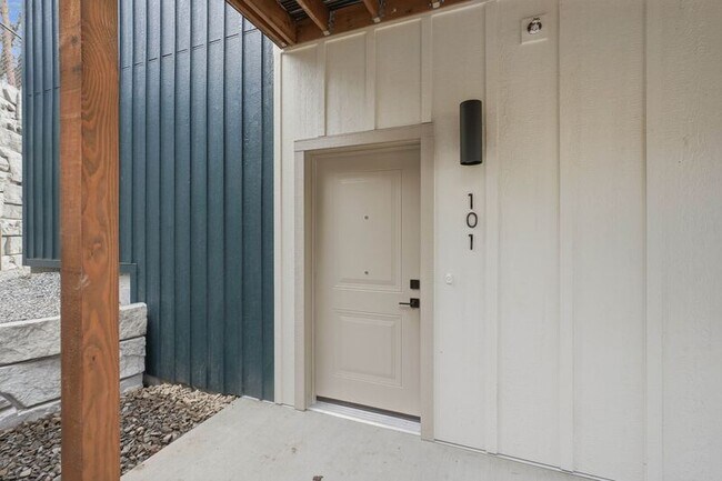 Building Photo - 1816 N 15th St