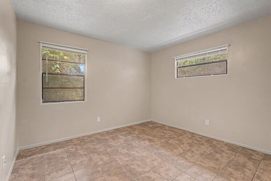 Building Photo - 3080 S Clematis Way