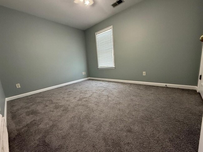 Building Photo - 1173 Island Pl E