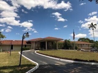 Building Photo - 4158 Inverrary Dr