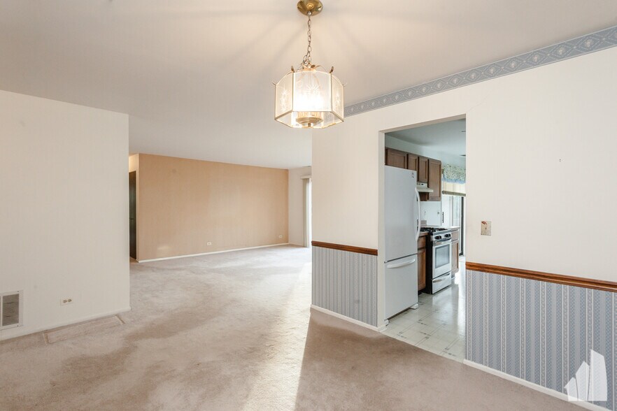 Building Photo - 2630 Northampton Dr