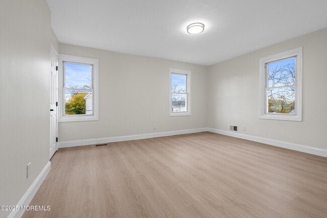 Building Photo - 11 Dewitt Ave